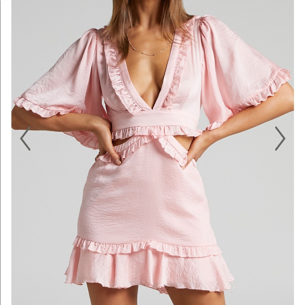 Showpo NWT Maricris open back bell sleeve frill mini dress dusty pink Sz 12